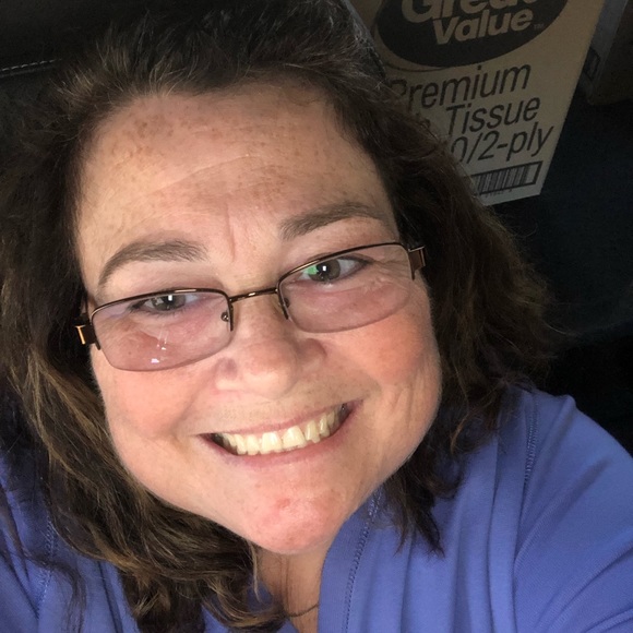 Meet your Posher, Lisa - Picture 2 of 2